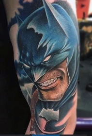 小臂彩色卡通愤怒的蝙蝠侠纹身图案