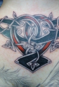 背部彩色的凯尔特结纹身图案
