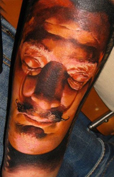 逼真写实的丹尼斯肖像纹身图案