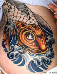 神秘的黄金锦鲤鱼个性纹身图案