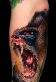 手臂逼真的炫彩狒狒纹身图案