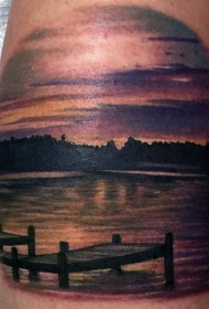 腿部逼真的彩色湖岸纹身图片