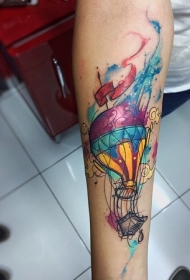 手臂新风格彩色热气球纹身图案