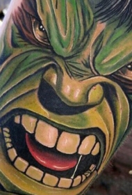 漫画风格彩色愤怒的绿巨人纹身图案