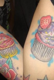 腿部彩色可爱冰淇淋纹身图案