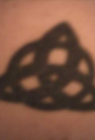 三叶结黑色纹身图案