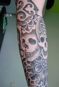 手臂黑色大头颅骷髅纹身图案