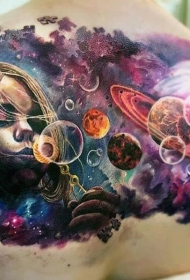 背部美丽的彩绘太空小女孩纹身图案