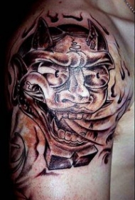 肩部喷火的怪兽纹身图案