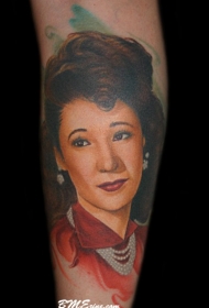 甜美的彩色亚洲女性肖像纹身图案