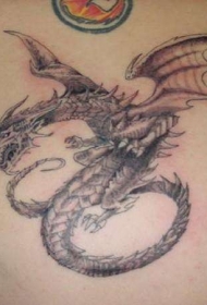 黑色的翼龙纹身图案