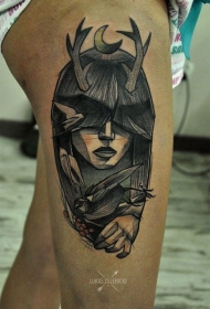 大腿old school彩色神秘女子与鹿角和鸟纹身图案