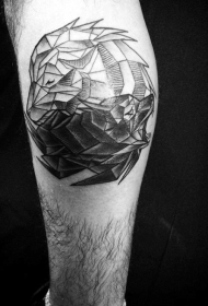 腿部黑灰简单的雕刻风格纹身图案