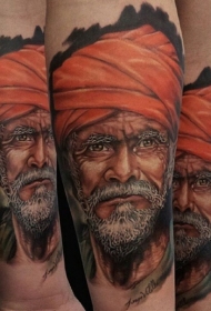 现实主义风格的彩色男子肖像纹身