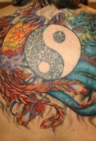 背部彩色龙与凤阴阳八卦纹身图案