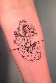 手臂简单神秘的心脏与心电图纹身