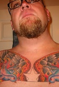 胸部传统的星星鸽子翅膀纹身图案