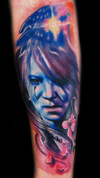 小臂彩色插画风格的奇特女生肖像纹身图案