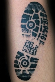 写实风格黑色鞋底印纹身图案