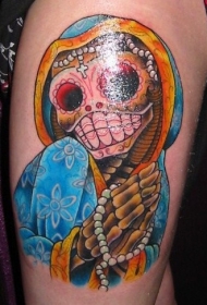 手臂彩色印度风骷髅纹身图案