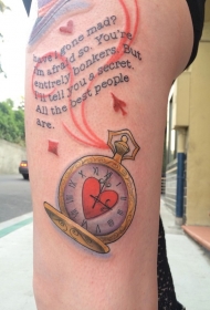 腿部彩色时钟上刻字和英文纹身