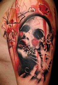 手臂令人毛骨悚然的怪物亚洲艺妓纹身图案