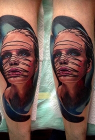 腿部新学校风格的彩色女人肖像纹身