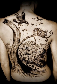 背部怪物角色卡通黑白纹身图案