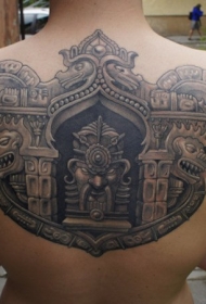 背部古代的平板雕塑纹身图案