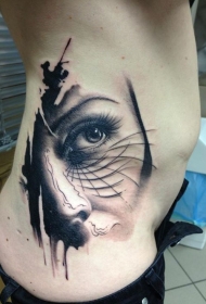 侧肋逼真的女性脸部纹身图案