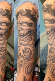 手臂日本般若樱花纹身图案