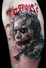 彩色小丑脸和英文字母纹身图案