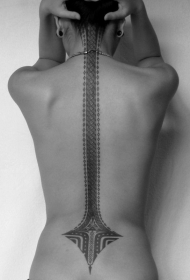 背部脊椎骨优雅的黑色图腾纹身图案