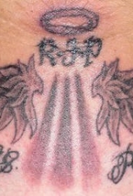 腰部黑灰翅膀和光环纹身图案