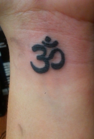 手腕黑色符号纹身图案