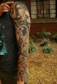 手臂黑灰佛像花卉纹身图案