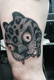 大腿黑色怪物猫纹身图案
