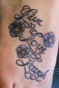 脚部彩色花朵英文纹身图案