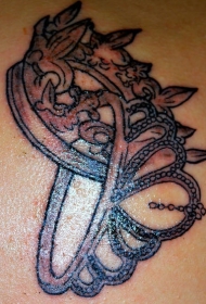 肩部经典交叉皇冠纹身图案