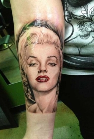 手臂彩色欧美女人肖像纹身图案