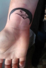 手腕睡眠北极熊与小熊纹身图案