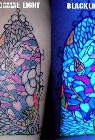 五颜六色的花朵荧光纹身图案