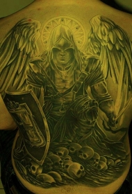 满背写实战士盔甲纹身图案