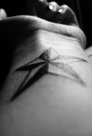 经典星星内腕纹身图案