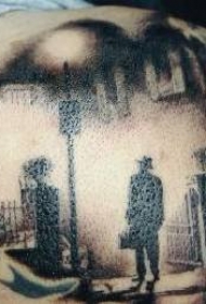 肩部黑棕色比诺城景纹身图案