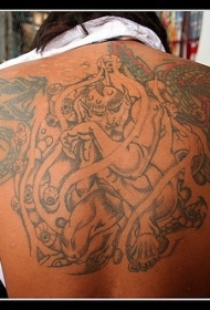 满背魔鬼与龙纹身图案