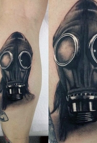 小腿写实手绘黑白男子防毒面具纹身图案