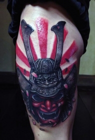 大腿亚洲风格的彩色武士面具纹身图案