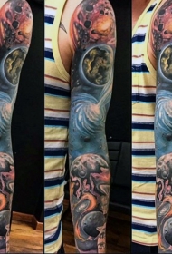 花臂五彩绚烂的大空间纹身图案