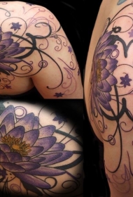 肩部new school彩色花朵藤蔓纹身图案